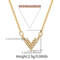 Dettaglio dimensioni della collana con ciondolo a V placcata oro 18K e zirconi cubici - V Singola con Pavé Rotondo (KN0543) / Oro 18K
