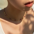 Minimalistische 18K vergulde ketting met rode ovale edelstenen en gouden kralen - Rode Zirkoon Ovaal Retro (KN0583-4)