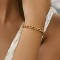 18K vergoldetes Gliederkettenarmband mit strukturierter Oberfläche am Handgelenk - Ovaler Gehämmerter Gliederstil (KB0554) / 18K-Gold