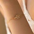Adjustable leaf charm bracelet in rose gold finish with sparkling cubic zirconia pavé - Hollow Leaf (KB0598)