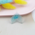Detailansicht eines blauen Glitzer-Meerjungfrauenschwanz-Anhängers für DIY-Bastelarbeiten - Blau