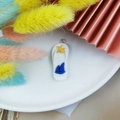 Pendentif tongs en résine blanche avec décorations d'étoile de mer et de voilier - Pantoufle