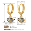 Detaillierte Abmessungen der 18k vergoldeten Evil Eye Ohrringe mit Zirkonia-Steinen - Irregulärer Böser Blick Stil (KE1831)