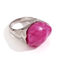 Silver hammered texture ring with fuchsia resin stone and 18K gold plated details - US 7 / Rose Red