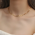 Elegantes goldenes Halsband mit hohlen Herzanhängern und Sternen-Gravur für Damen - Halskette / Gold