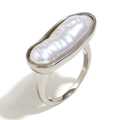 Bague avec perle baroque irrégulière et anneau argenté pour un style moderne épuré - Bague Perle Longue Baroque - Acier