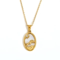 Vintage 18K gold-plated necklace featuring a lion relief pendant with white inlay - Leo / Gold