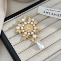 Vintage gold coin brooch with baroque pearls and leaf accents on jewelry display - Vintage Palace Water Drop Pearl Coin Style (XZ1742) / White Gold (White Pearl Gold Base)