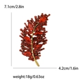 Broche de hoja dorada con diamantes rojos de 7,1cm por 4,2cm para un estilo elegante - Rojo