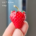 Detailopname aardbeispeld met afmetingen 2,5 x 3,5 cm en gewichtsaanduiding 8,6g - XZ0228-3 Volrijpe Geglazuurde Aardbei