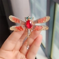 Vintage emaille libel broche met rode middensteen en micro-ingelegde fonkelende kristallen - Rode Stijl (XZ0288-1)