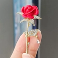 Broche rose rouge mat tendance avec tige dorée, cristaux et pendentif goutte d'eau - Pendentif Rose Rouge (XZ0279-9)