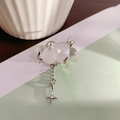 Broche de nube con rayo plateado y colgante de estrella en resina blanca mate - Broche Nube Rayo con Borla