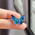 Blauw-groene emaille vlinderbroche met een blauw kristal en zilveren afwerking - Kleine Blauwe Vlinder