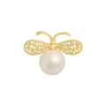 Eleganter Bienen-Anstecker aus Gold mit weißer Perle und funkelnden, diamantbesetzten Flügeln - Perlen Bienen Stil (BH24)
