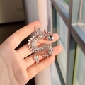 Spilla a forma di drago in stile cinese con strass scintillanti e perla dorata - Dragone e Fenice con Strass (XZ0559-1)