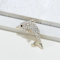 Elegante spilla a delfino in oro con cristalli bianchi scintillanti per moda donna - Spilla Delfino Oro 14K