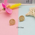 Detail der runden 15x18mm mattgoldenen Ohrringanhänger mit Webstruktur für DIY-Schmuck - Rundes Maschengeflecht (YZ479-5)