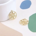 Detail van gouden sneeuwvlok hangers voor DIY sieraden met gepolijst en hol ontwerp - K-Goud Sneeuwvlok