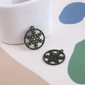 Détail de pendentifs flocon de neige vert foncé mat pour création de bijoux DIY - Flocon Vert Armée