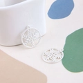 Vue détaillée de pendentifs flocon de neige argentés pour bijoux faits main - Flocon Argent Mat
