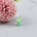 Λήψη macro μινιατούρας από ρητίνη bubble tea σε μπλε-πράσινο ντεγκραντέ με ριγέ καλαμάκι - Στυλ Διαβάθμιση Μπλε και Πράσινο (6)