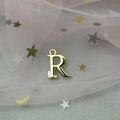 Pendentif doré lettre R pour création de bijoux DIY sur tulle à paillettes rose - Lettre R