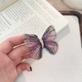 Ricamo dettagliato su spilla a farfalla viola con intricate ali di pizzo sfumate - Spilla Farfalla Ricamata Sfumata-Giallo