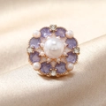 Broche fleur vintage en émail violet avec perle centrale et cristaux sur soie champagne - Pétale de Pivoine à Huit Étoiles Violet Clair
