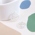 Pendentif ajouré rond en argent avec silhouette de dessin animé mignon et fini mat - Argent Mat Père Noël