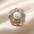 Spilla floreale vintage con petali in smalto verde e rosa e perla centrale - Fiore a Croce con Perla Verde