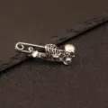 Broche épingle de sûreté gothique punk tête de mort et cage thoracique argent antique - Crâne en Argent Antique Rétro