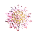 Detalle de broche de girasol con cristales rosas y acabado dorado de lujo para traje - Estilo Flor de Magnolia (XZ1569) / Rosa