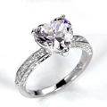 Macro dell'anello in argento S925 con zircone a cuore e marchio S925 sulla fascia interna - US 10 / Bianco