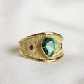 Vintage 18k gold plated ring with pear-cut green zircon and red side stones detail - Size 6 / Pear Green Gem Gold Style (CY1311)