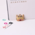 Vue macro d'un joli pendentif chat en émail en alliage pour la création de bijoux DIY - Chat Rayé Brun Clair (Big Face Cat 2#)
