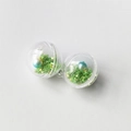 Pendentif boule acrylique 2cm avec paillettes vertes et une perle bleu turquoise - Vert