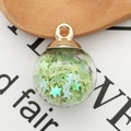 Pendentif boule de verre à paillettes d'étoiles avec calotte dorée en vert menthe et irisé - Vert Herbe