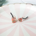 Miniatur-Erdbeergetränk-Anhänger mit Metallösen für DIY-Schmuckherstellung im Set - Erdbeere 2