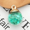 Star-shaped mint green sequins in a glass sphere pendant with a golden metal cap - Dark Green