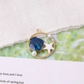 Gouden zee bedeltje met blauwe schelp, zeester en parels voor DIY sieraden maken - Koningsblauwe Schelp