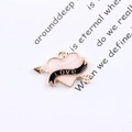 Colgante de corazón rosa con flecha dorada y cinta LOVE para joyería DIY artesanal - Blanco Roto