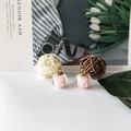 DIY handgefertigter Kugelanhänger mit hellrosa Perlen und polierter Goldmetallkappe - Rosa (5)