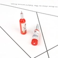 Par de colgantes mini botellas de vino de resina roja para joyería hecha a mano - Rojo