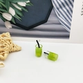 Pendentif boisson miniature en résine avec jus vert, tranche de citron et paille noire - Bouteille de Boisson Verte (4)