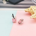 Mini-Ohrring-Anhänger aus Harz in Form einer Bonbonflasche mit rosa Spiralmuster - Süßigkeit 3