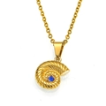 Détail du pendentif nautile plaqué or avec pierre bleue centrale sur chaîne serpent - Plaqué Or Zirconium Bleu