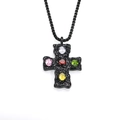 Détail du pendentif croix noire martelée orné de cinq pierres de zircone colorées - Pendentif Strass Multicolore Noir Seul (Sans Chaîne) / Noir