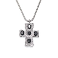 Détail du pendentif croix avec texture martelée et cinq pierres précieuses noires ovales - Pendentif Strass Noir Seul (Sans Chaîne) / Acier