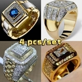 Lot de 4 bagues pour hommes avec anneaux or et argent sertis de zircons bleus et clairs - Collection de Bagues Hommes Hip Hop Styles Mixtes